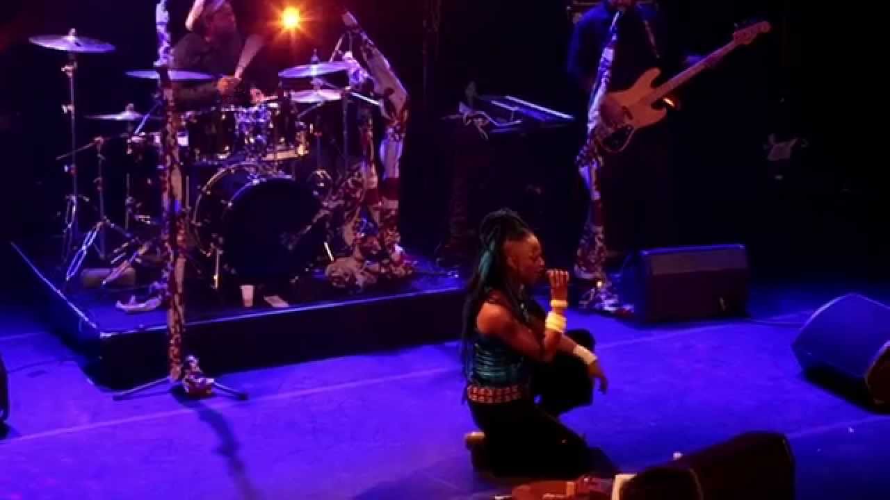 Dobet Gnahoré - Deka - Live au Festival Au Fil des Voix 2015