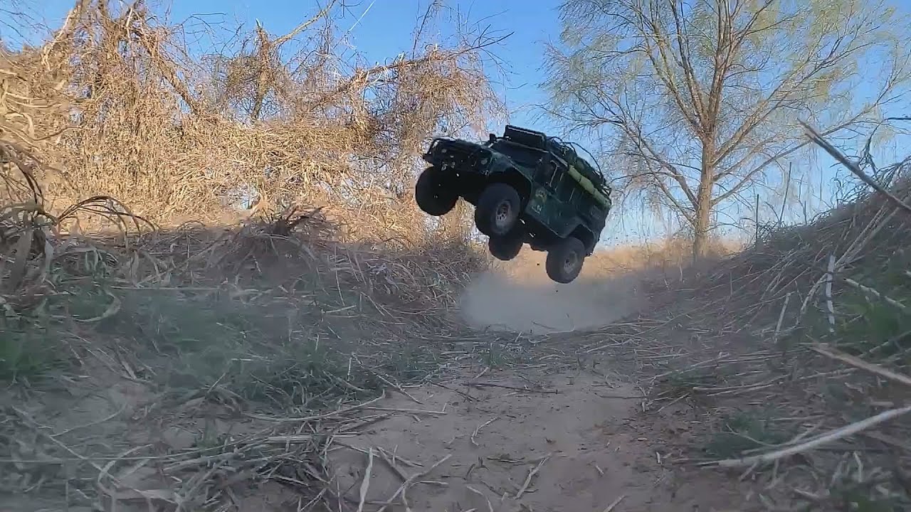 RC Car : TRAXXAS TRX4 Defender Off-road Bash #11.