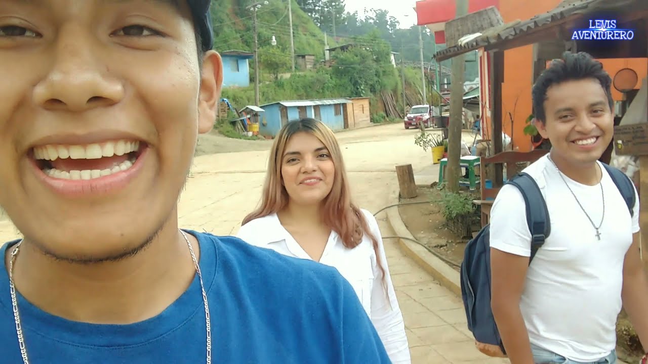 Yasho Martínez y Levis Aventurero caminando en Morelos Itundujia Putla Oaxaca/ Exponiendo infieles