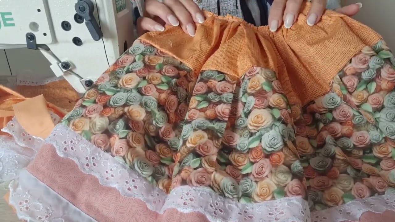 um presente a ano   uma linda boneca  vom molde gratis na descricao do video
