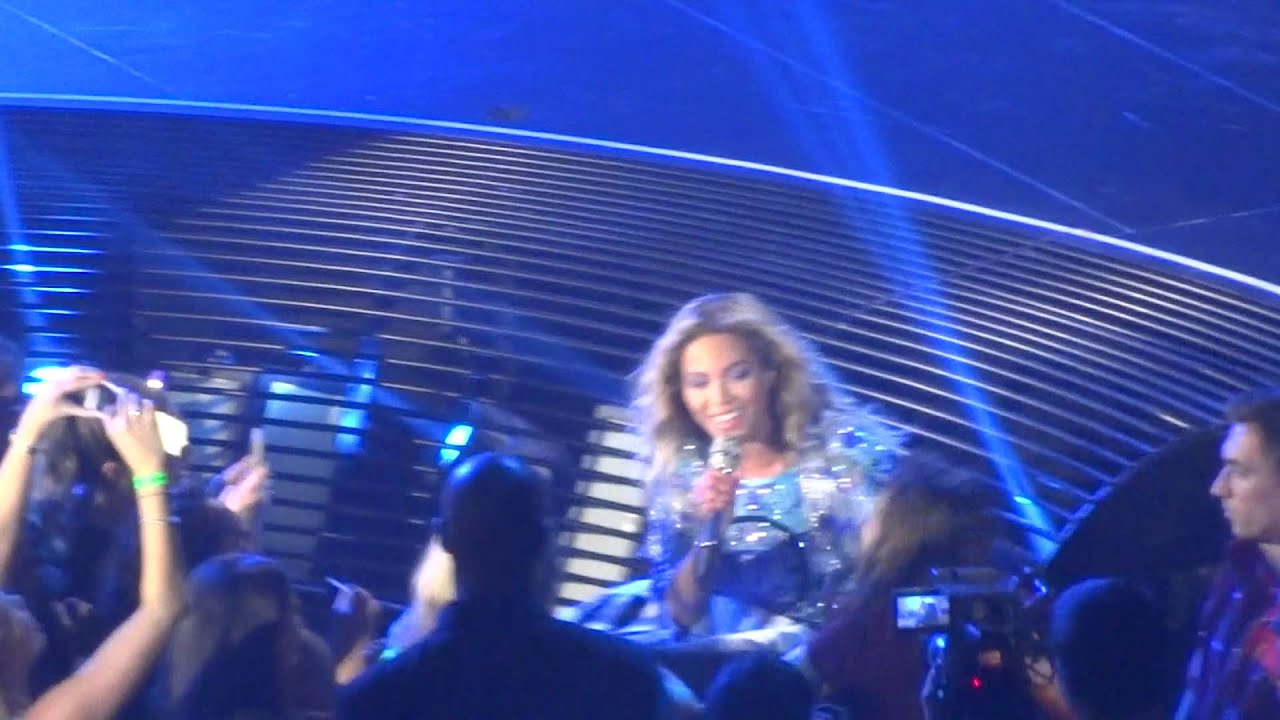 Halo (Live) | Beyoncé | October 23, 2013