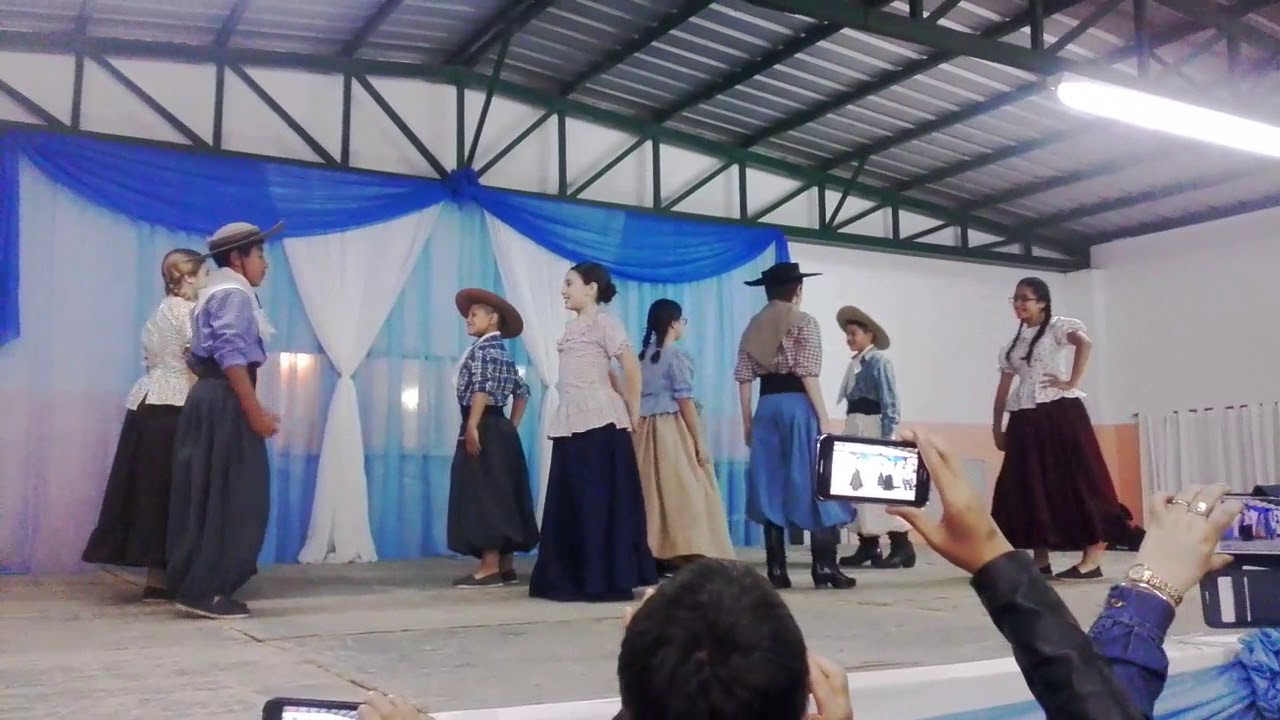 Conjunto tradicional menor 