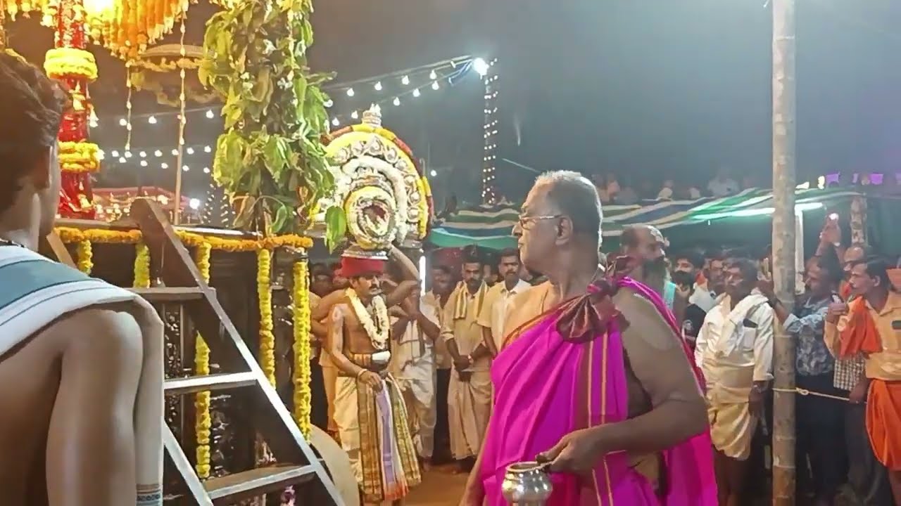 ಎಡಮಂಗಲ  ಶ್ರೀ ಪಂಚಲಿಂಗೇಶ್ವರ  ದೇವರ ಉತ್ಸವ ಆಗಿ ದೇವರು  ಬ್ರಹ್ಮರಥದ ಕಡೆಗೆ ಬರುವಂತಹದು |#ganasudhe #Edamangala 