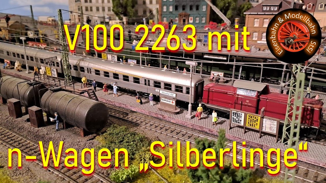 Diesellokomotive V100 2263 (Märklin 37008) mit n-Wagen „Silberlinge“