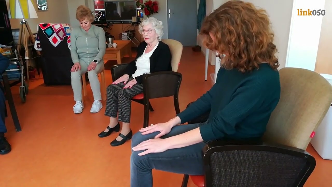 Stoelyoga voor ouderen Veldspaatflat, Vinkhuizen