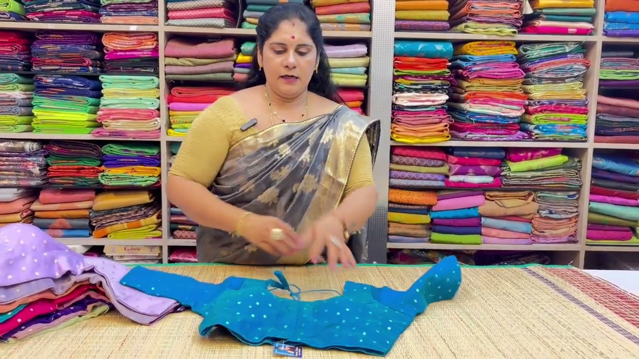 #indianbride #blousedesign #indianwear #blouse #indianweddingclothes 