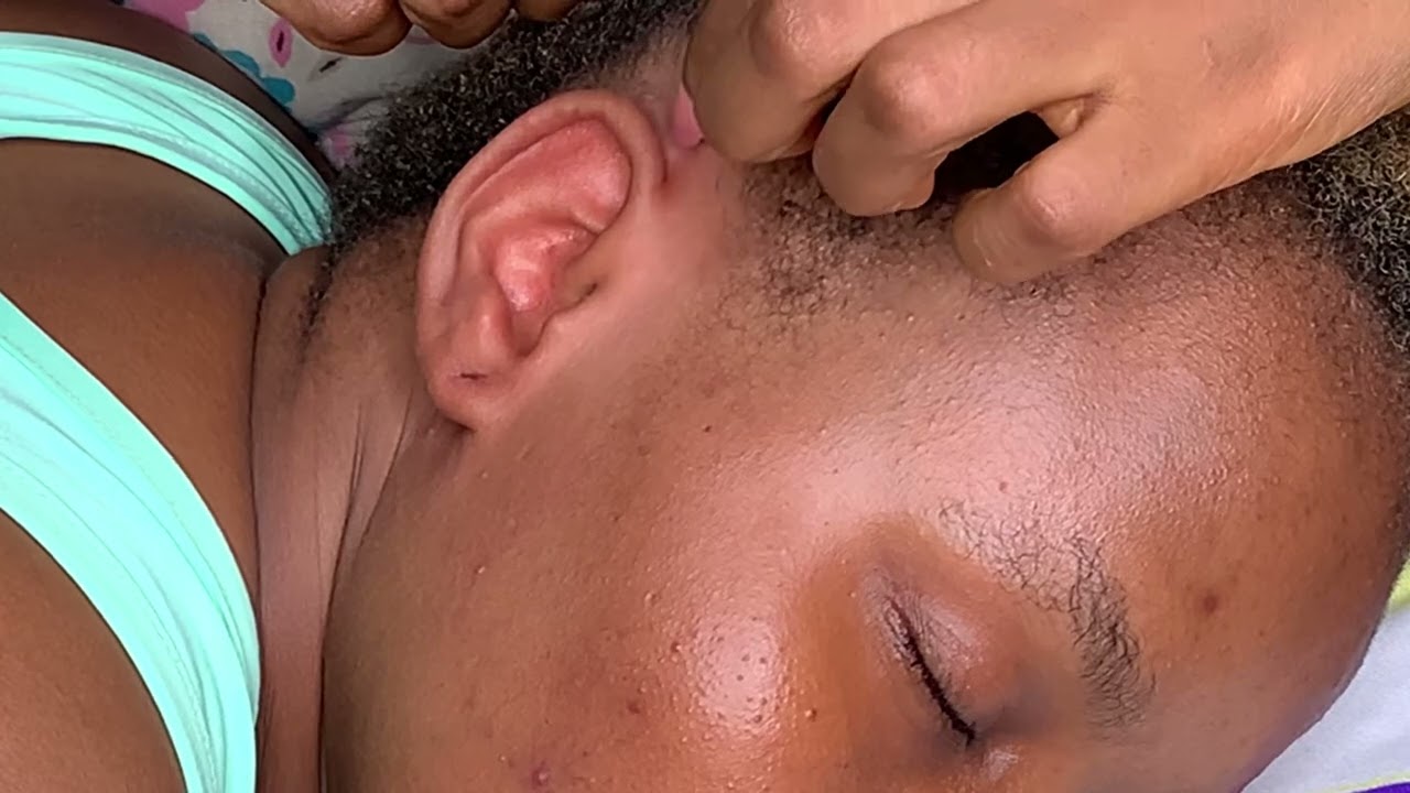 ASMR SATISFYING EAR CLEANING 😴