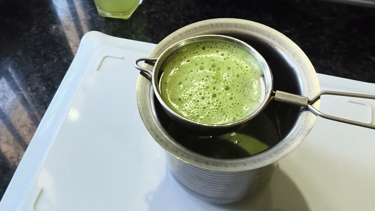 Kadkati garmi mein banne wala pudina ka juice 🥤