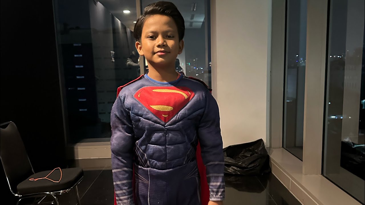 FAREL PRAYOGA JADI SUPERMAN DI ACARA AMAZING KIDS AWARDS 2023