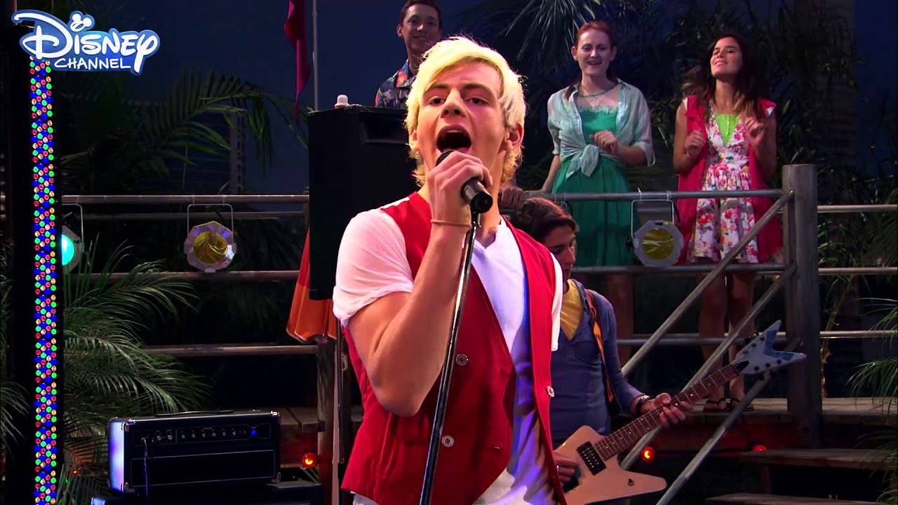 Austin & Ally - Fanatics & Favors