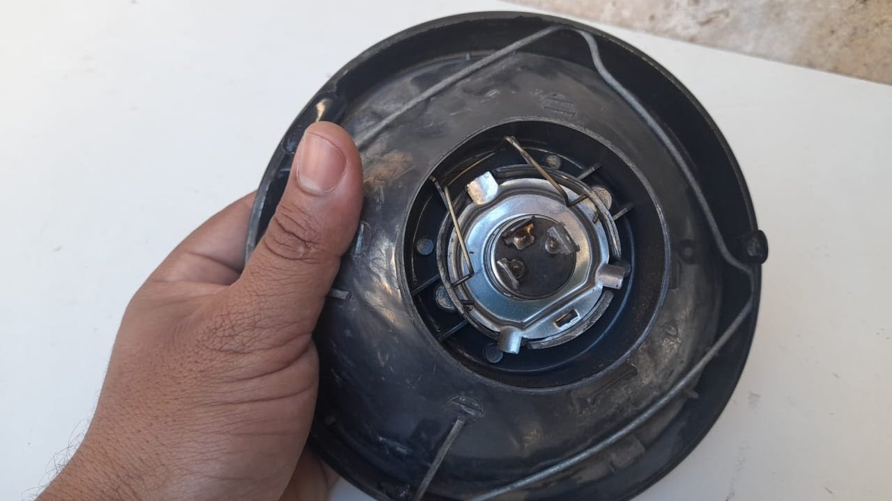 COMO COLOCAR A PRESILHA DA LAMPADA DO FAROL DA TITAN