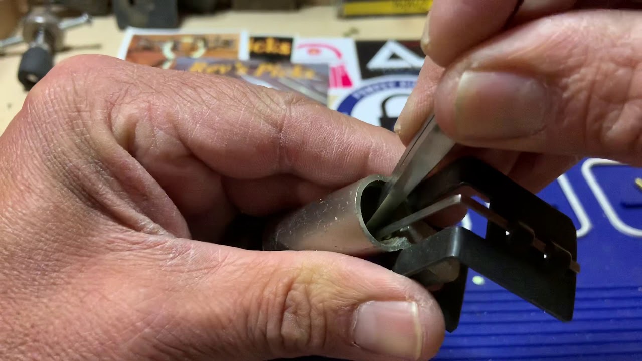 Re-pinning a euro cylinder using a pinning shoe