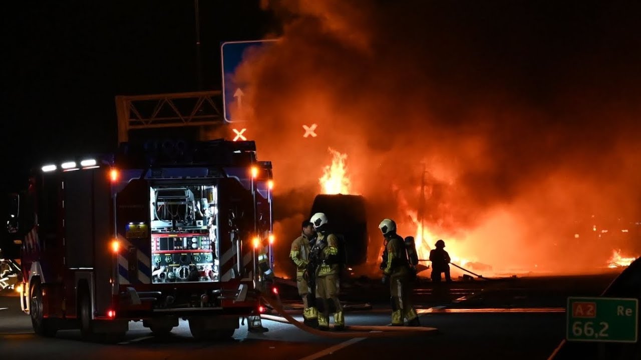 Ernstig ongeval op de A2 bij Nieuwegein: Vrachtwagen en Bestelbus in brand - Hulpdiensten met spoed!