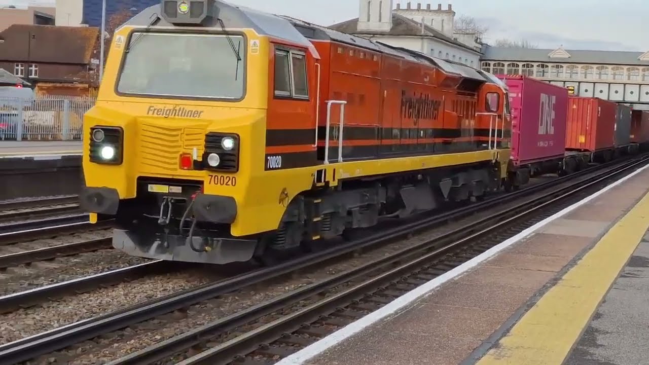 Tuesday 3rd December 2024 Trains at Eastleigh