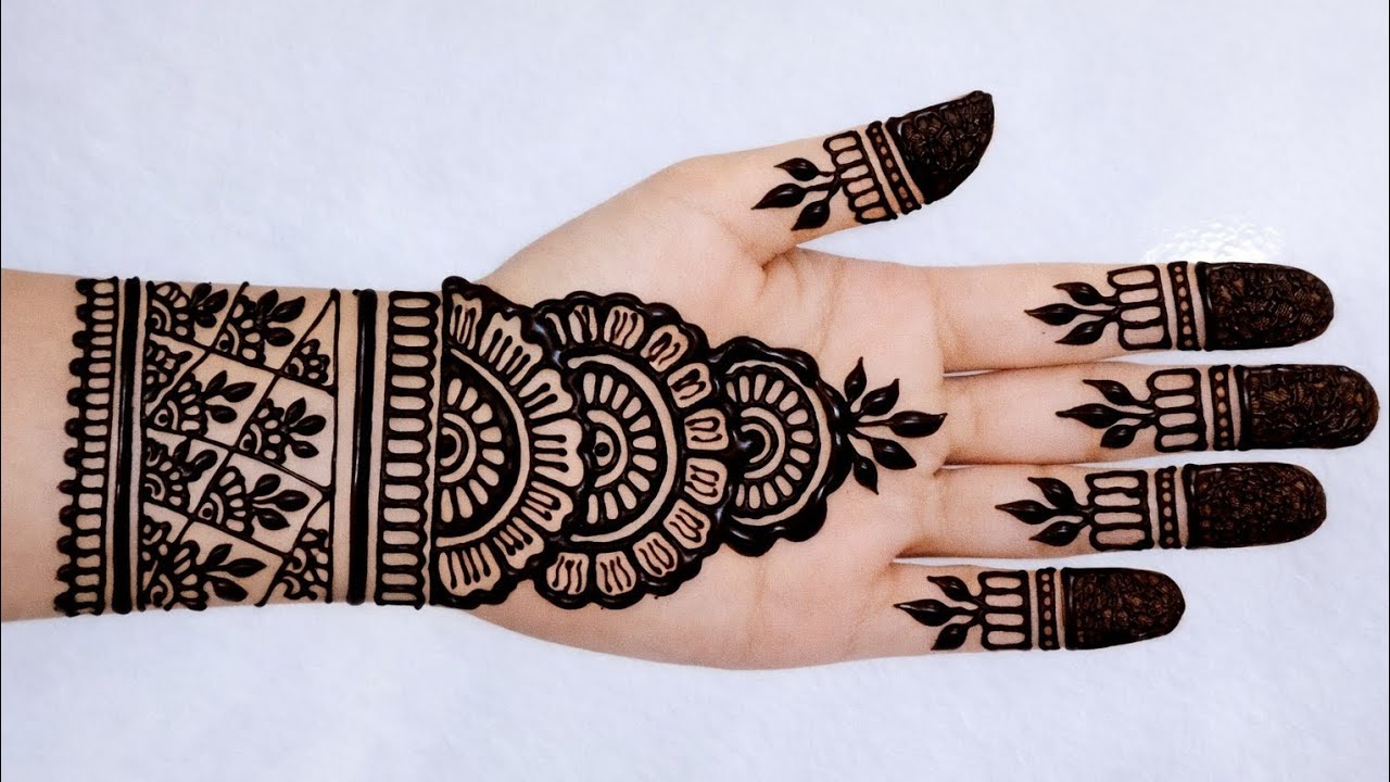 Beautiful flower mehndi designs ❤️. #viralvideo #mehndi #hennatattoodesign #foryou #mehndidesign 