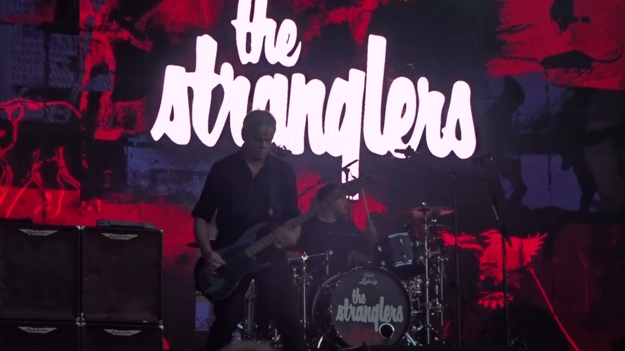 The Stranglers @ Retro C'est Trop (Tilloloy) : JJ bass on 