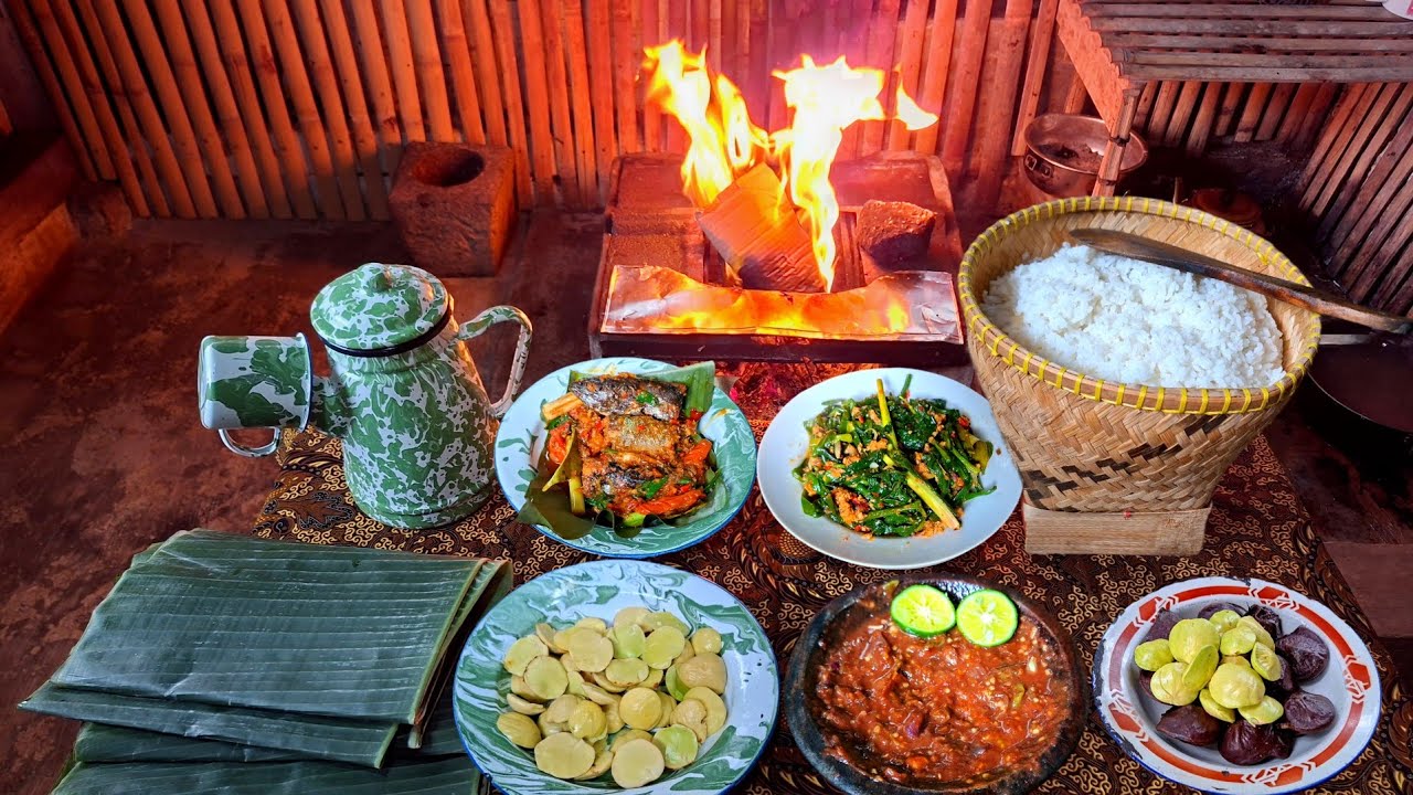 MENU TERNIKMAT SA'AT HUJAN DERAS,TUMIS GENJER ONCOM, SAMBEL TRASI,JENGKOL MUDA MENTAH,PINDANG BUMBU 