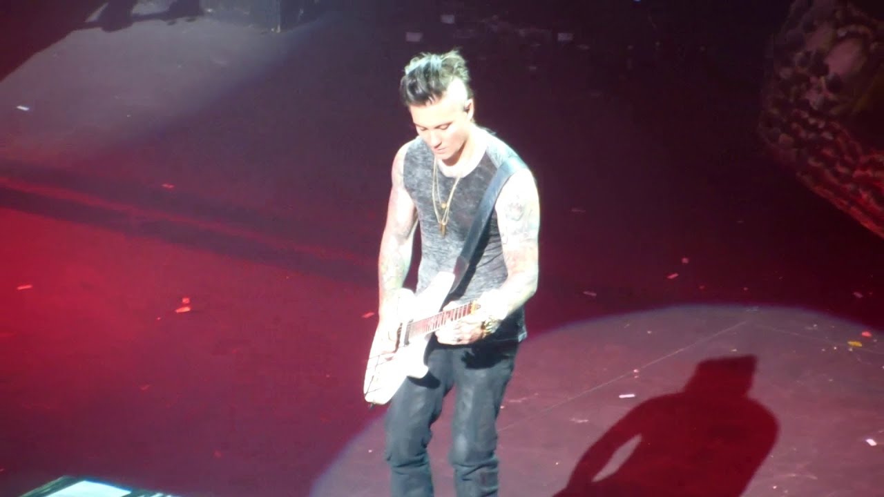 Avenged Sevenfold - Hail to the King LIVE  at Foxwoods (BEST QUALITY)