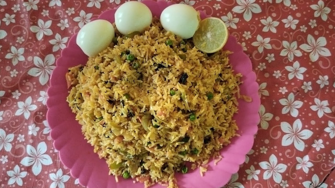 Quick and easy veg fried rice recipe by @FRESHfood23  