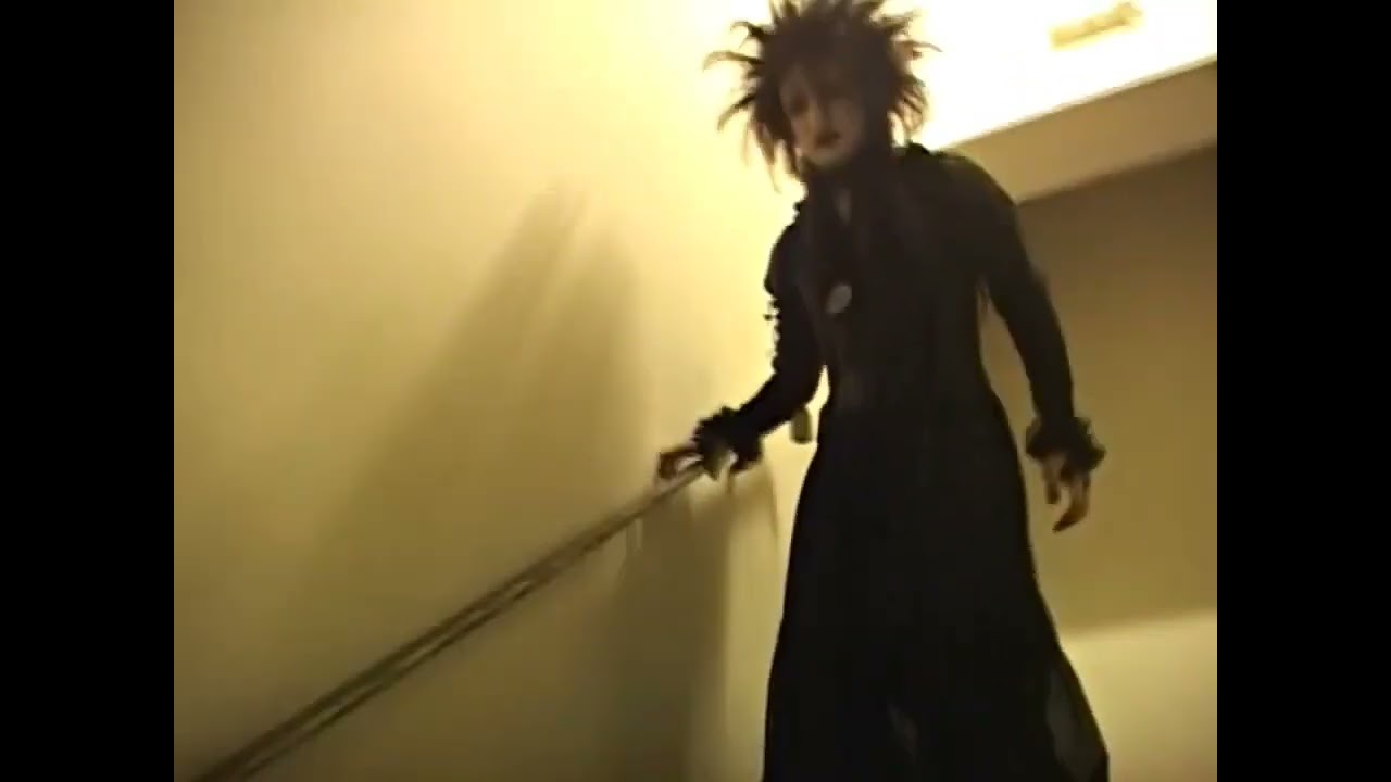 Mana Sama goes down the Stairs
