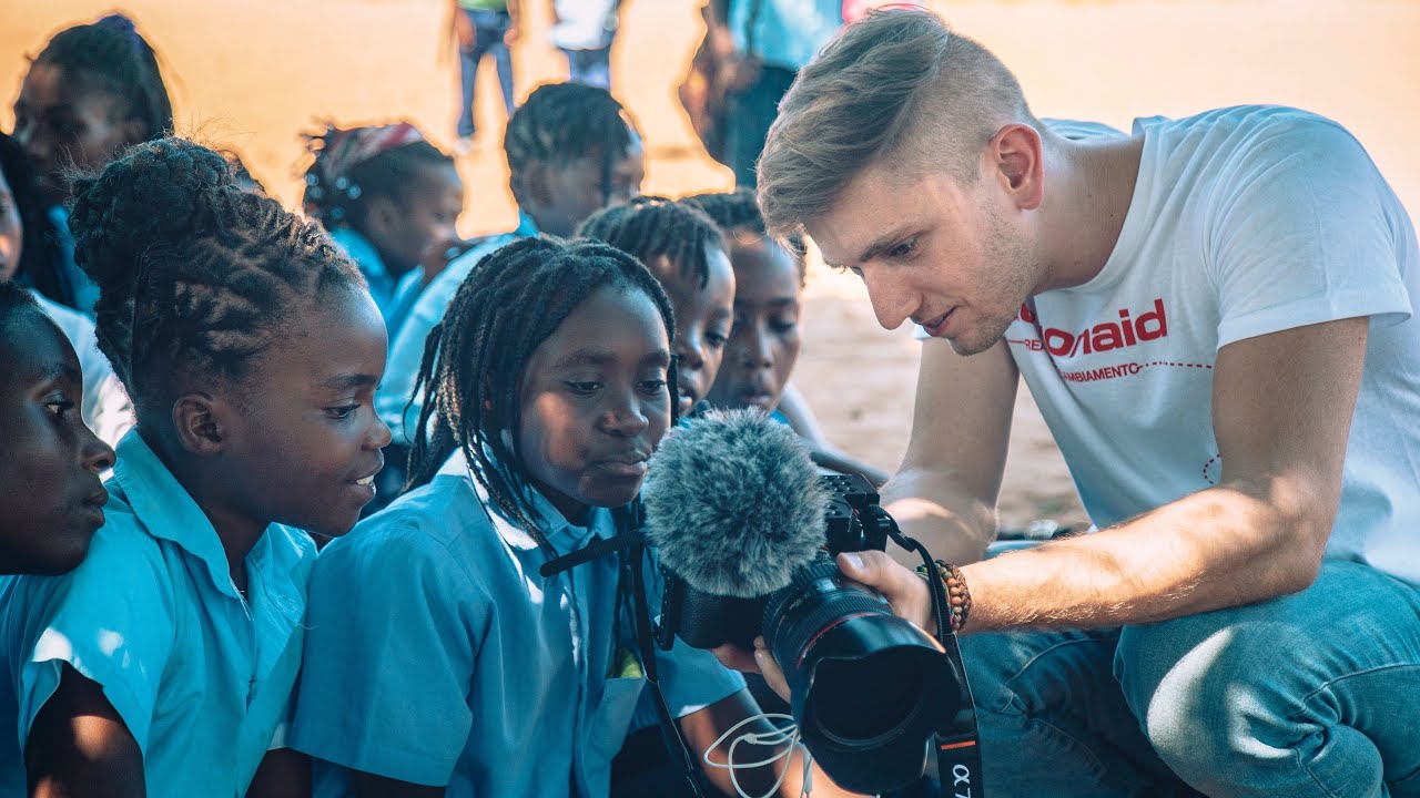 4 BAMBINI hanno fatto questo video - Cane Secco ft. ActionAid
