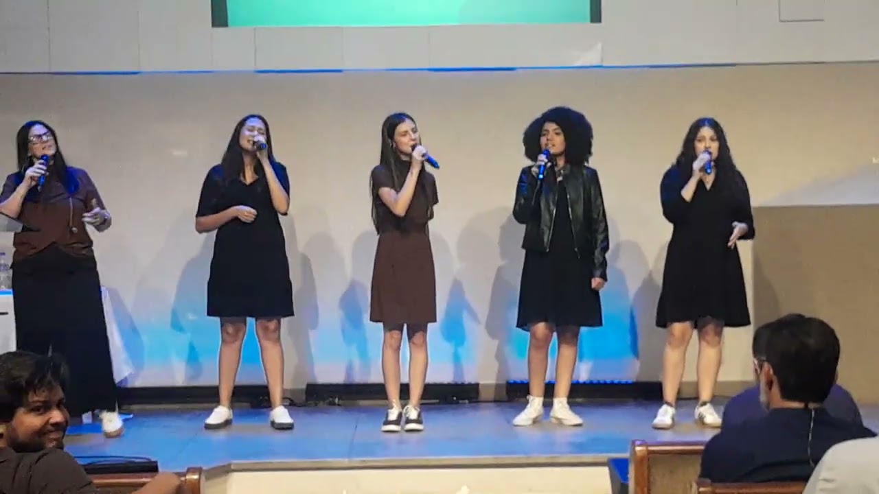 Culto e celebração do dia da mulher na igreja 