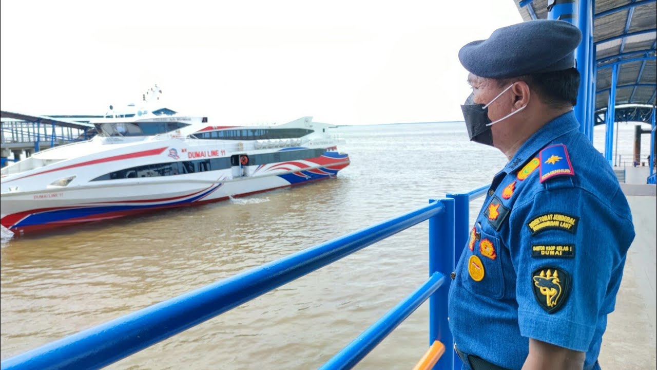 KEPALA KANTOR KSOP KELAS I DUMAI MONITORING DEBARKASI PENUMPANG DI BANDAR SRI JUNJUNGAN DUMAI