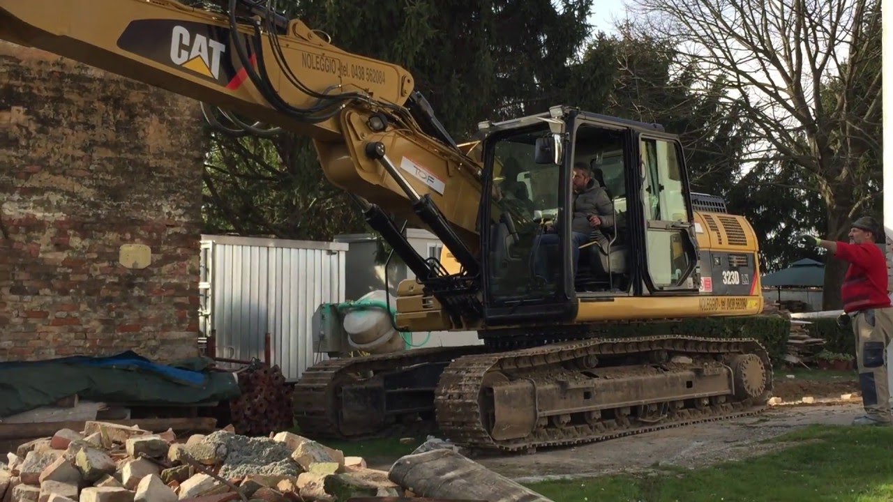 ESCAVATORE CATERPILLAR 323 DLN disponibile per il noleggio - Taf Machinery srl