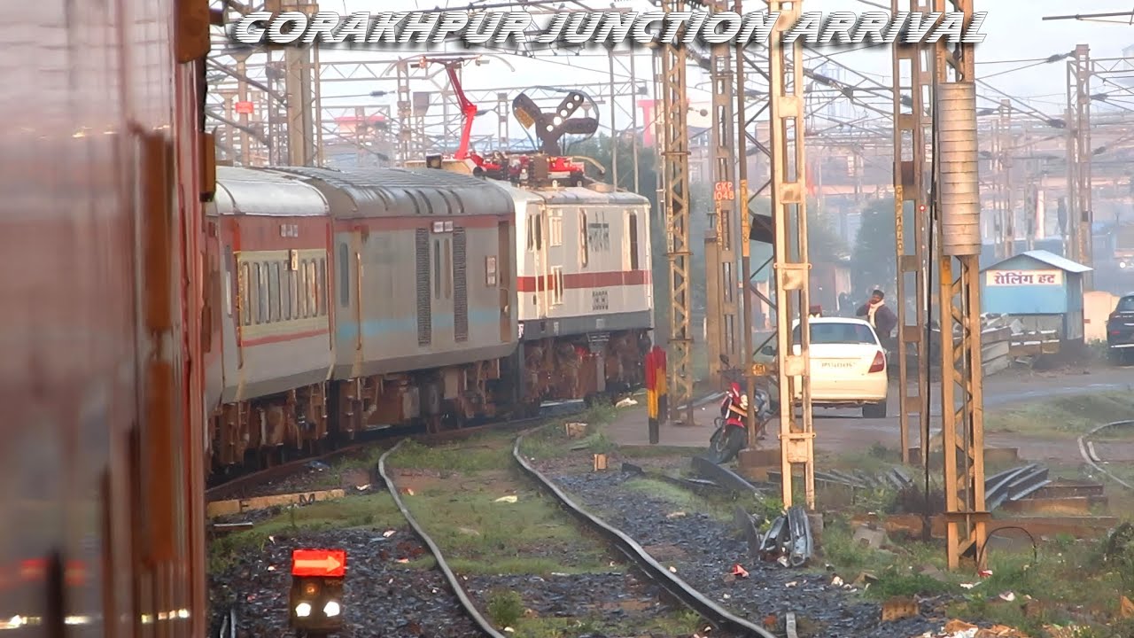 Onboard Chauri Chaura Express || Arrival Scene Of Gorakhpur Junction.!!