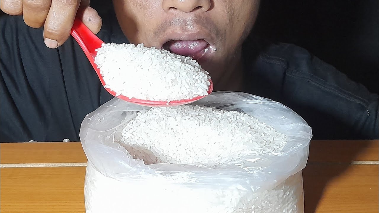 Suapan full centong||raw rice eating sounds||makan beras mentah||raw rice||eat rice||asmr indonesia