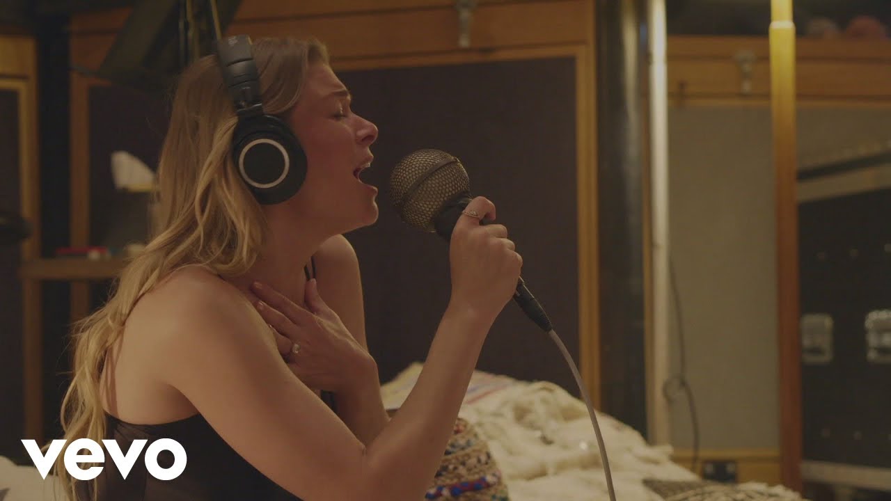 LeAnn Rimes - Throw My Arms Around the World (Making the Record)