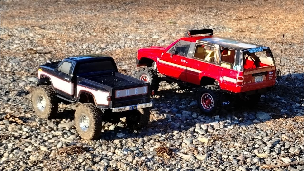 Rc4wd Toyota 4Runner .Vs. team associated cr12.
