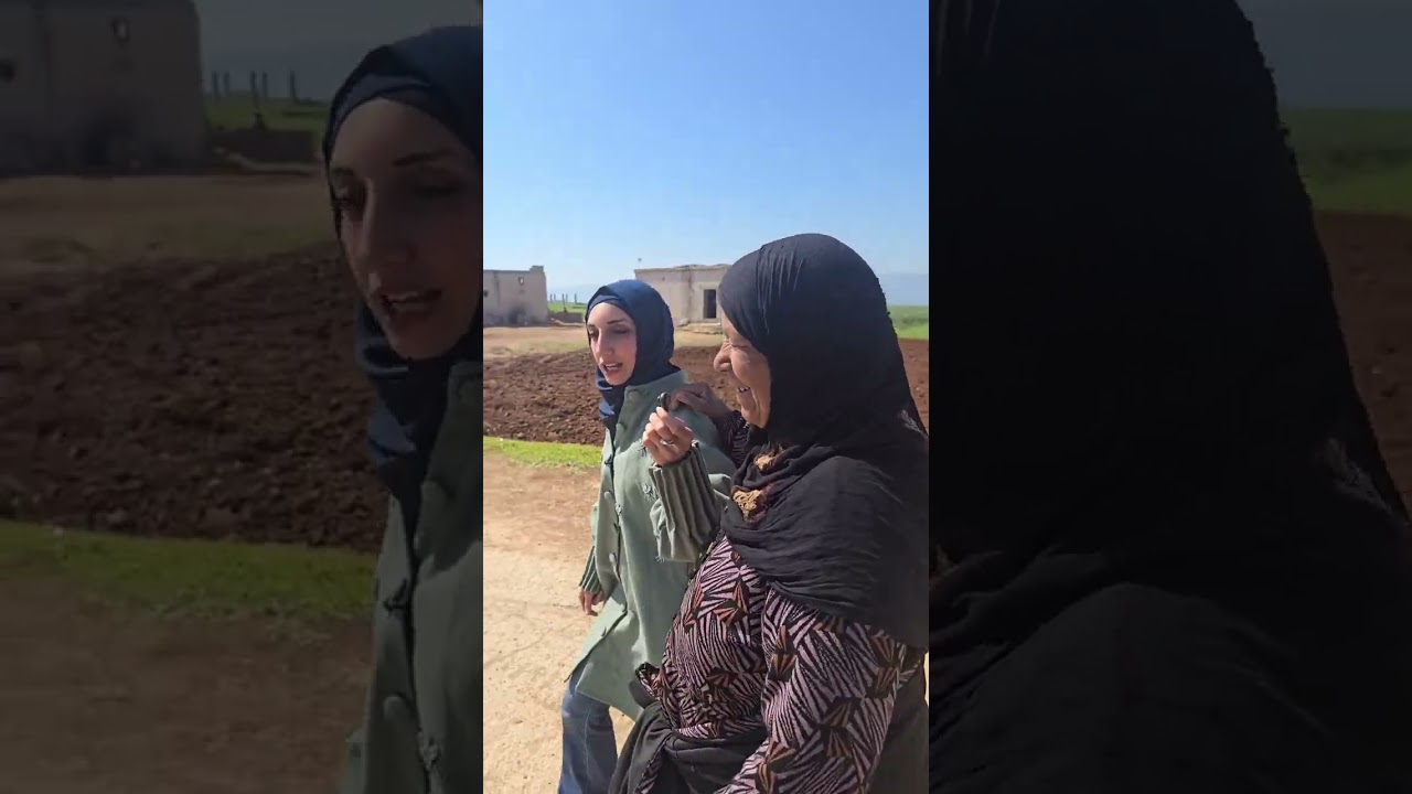 رغم كل القهر ماشاء الله ضحكتها مافارقت وجهها الله يديمها يارب