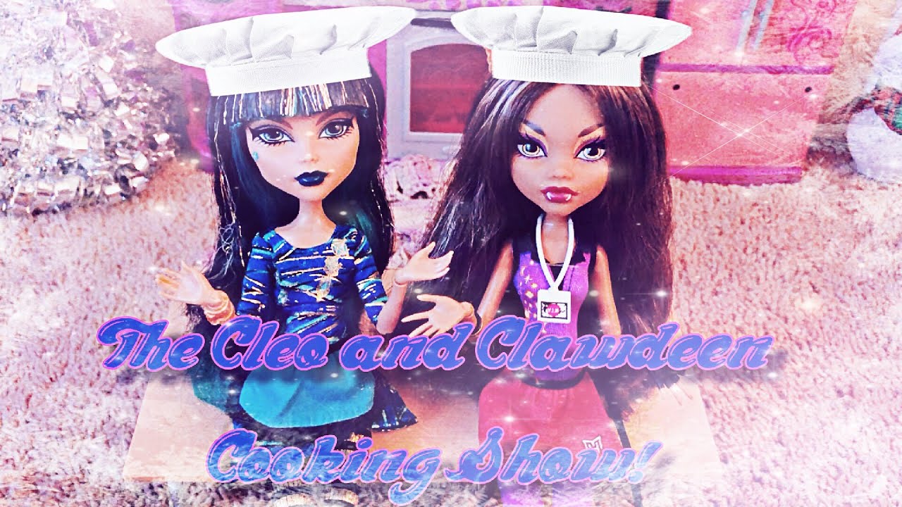 Monster High Doll (Late) Christmas Special - The Cleo and Clawdeen Cooking Show!