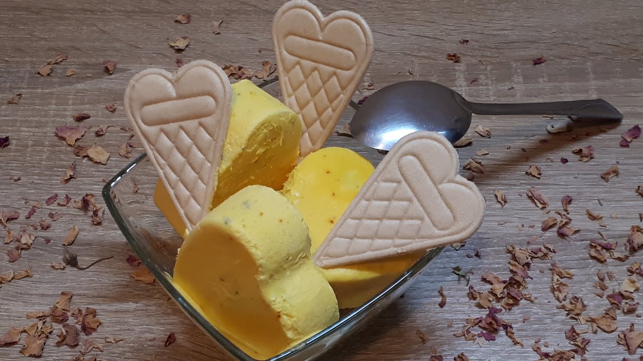 Bestes persisches Eis mit Sahne, Kondensmilch, Safran, Rosenwasser und Pistazien / persian ice cream