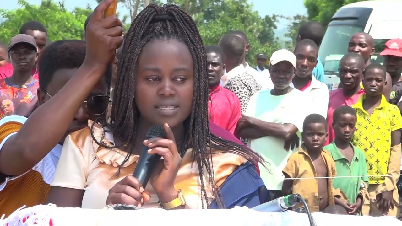 Abanyeshure 808 bakurikiranye inyigisho z'imyuga, bararonkejwe inkaratasi zemeza ko bazikurikiranye