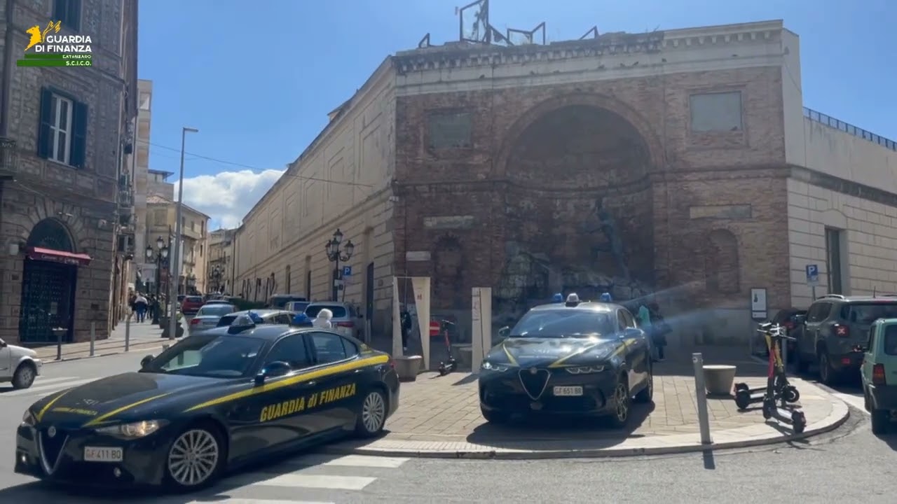 ‘Ndrangheta e scommesse online, maxisequestro della Dda a due esponenti della cosca Arena