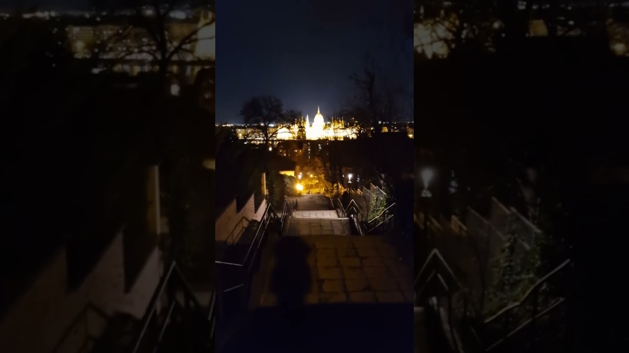 Bécsi kaputól ,Ilona lépcsőn át este séta a budai vár falainál a Halászbástyáig