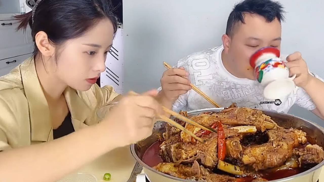 My stingy husband doesn't let me eat braised pork ribs, so I eat it secretly