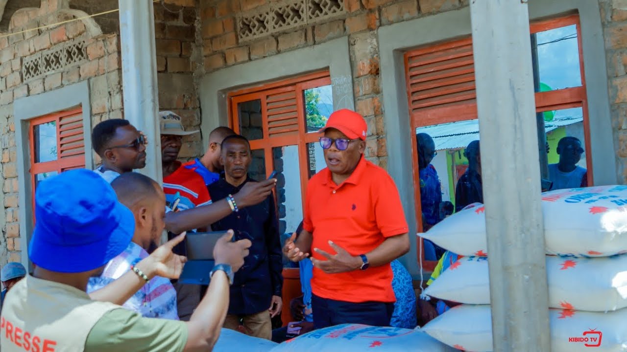 BARAKA DRC REMY MBUTU BISENGETA ZEZE ASSISTE LES GROUPES DE WAZALENDO PAR LES VIVRES 