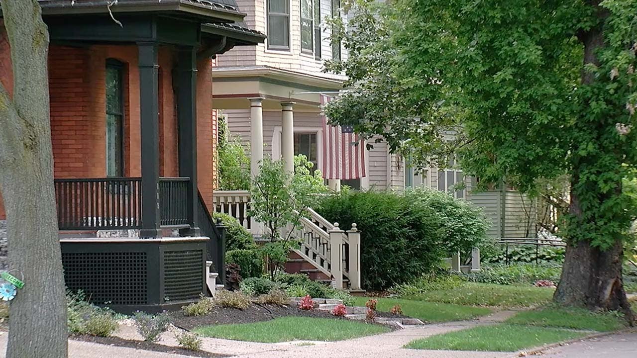 Mortgage rates dip below 6 percent, the lowest in four years
