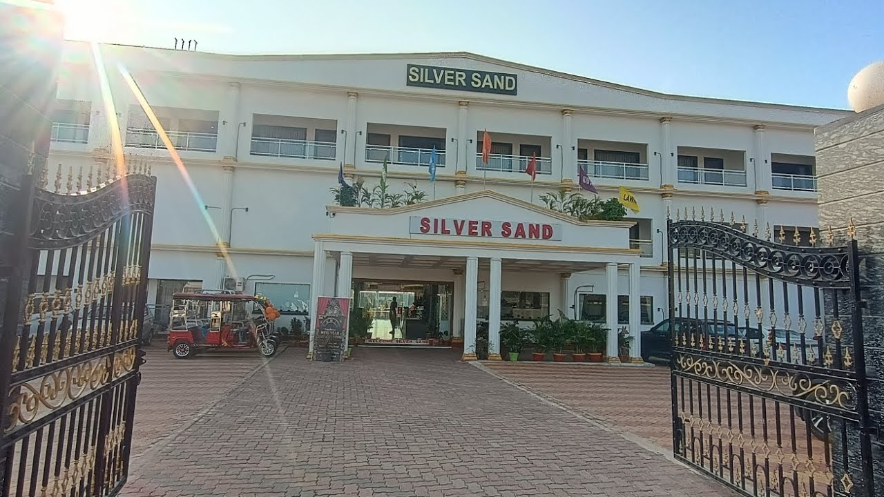 Lunch Time at SILVER SAND RESORT IN MANDARMANI #mandarmanivlog #digha #seabeach#travel #food #indian