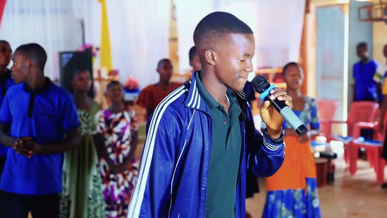  Huyo dogo ametokea kujulikama kambi nzima