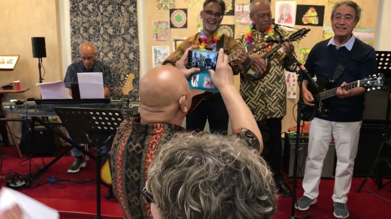Laatste nummer van Hawaiindo's (samen met Mates de andere band) in Enschede 4 juli 2024