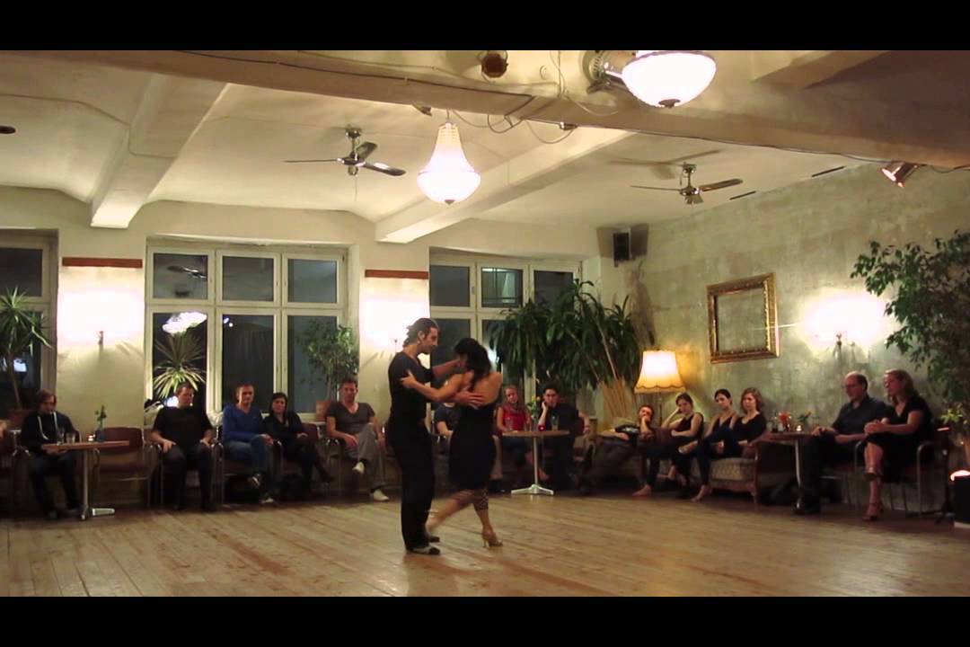 Gaia 'n' Leandro performing in Nou Studentenmilonga, Berlin December 2014 - 1
