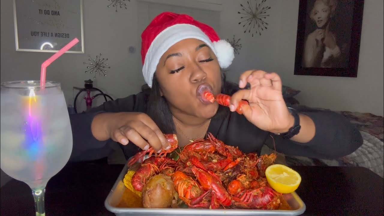 CRAWFISH BOIL MUKBANG AND GIVEAWAY 🎁