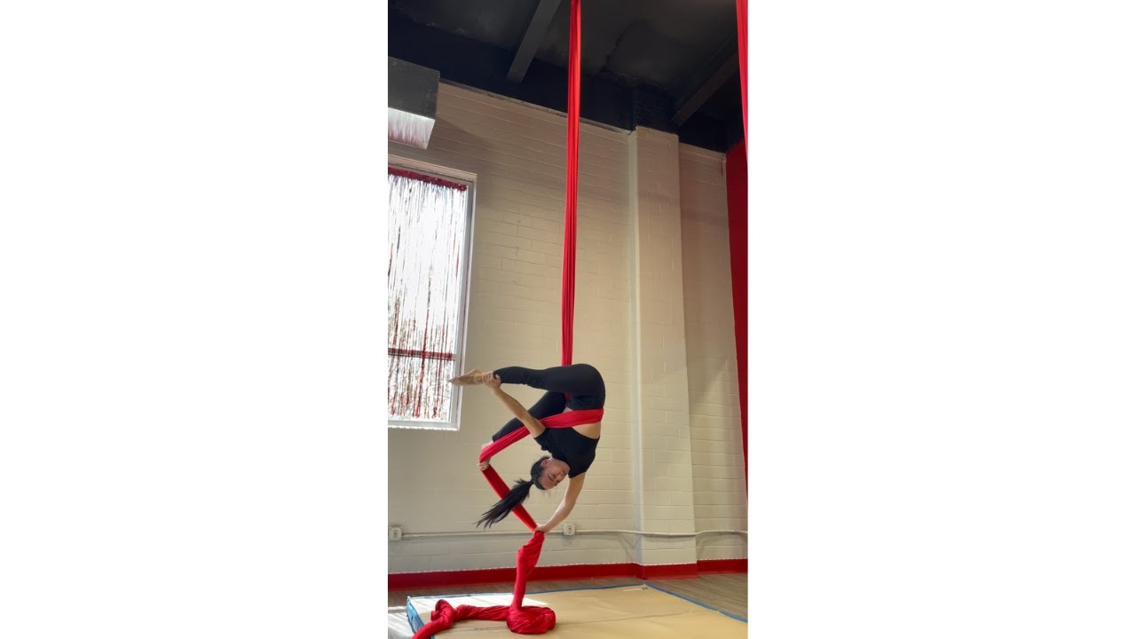 Aerial Silks Inverted Hip Key Spin to Twisted Knot
