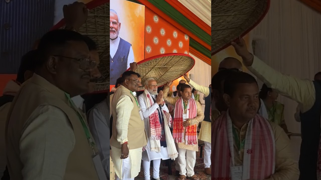 A special present of Jaapi to PM Modi in Barpeta!