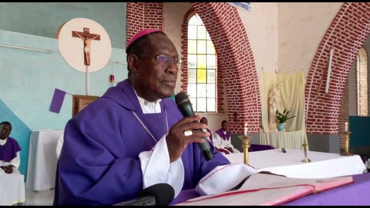 Ubuzima bwaranze S.E Mgr Simon Ntamwana Kugeza ubu ikiyago twagiranye 3emeP arico canyuma.