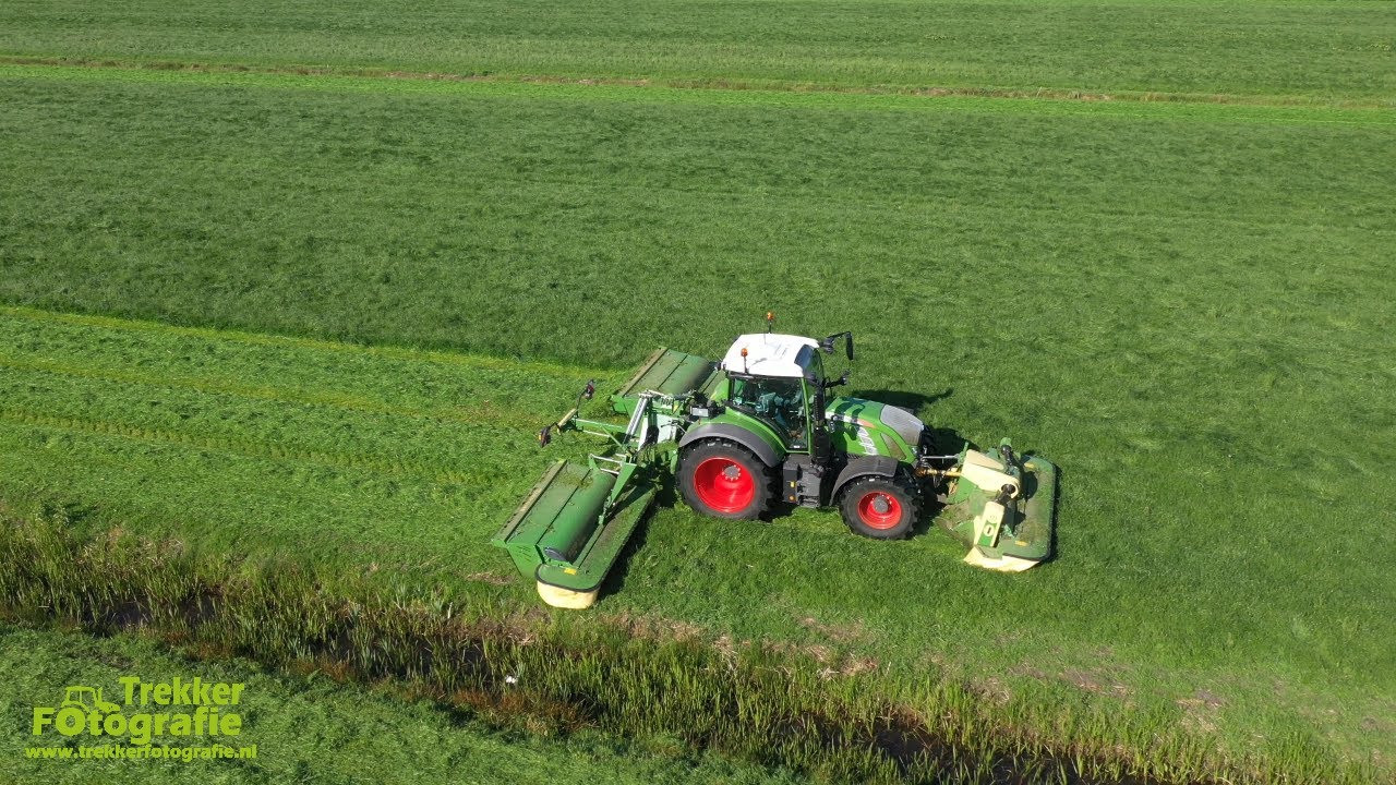 Eerste snede gras maaien door loonbedrijf Toering